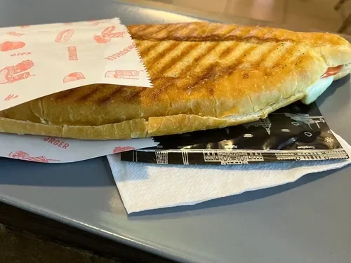 Yarım Ekmek Arası Beyaz Peynirli Tost