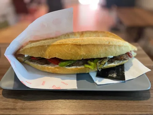 Yarım Ekmek Arası Köfte