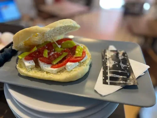 Beyaz Peynirli Bazlama Tost