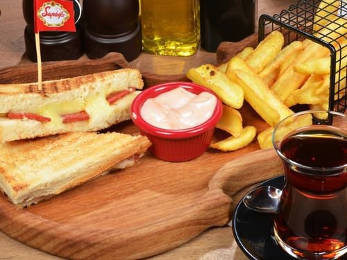 Sucuklu Kaşarlı Tost