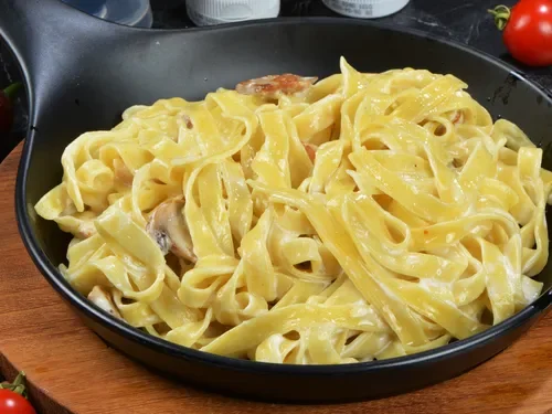 Fettuccine Alfredo