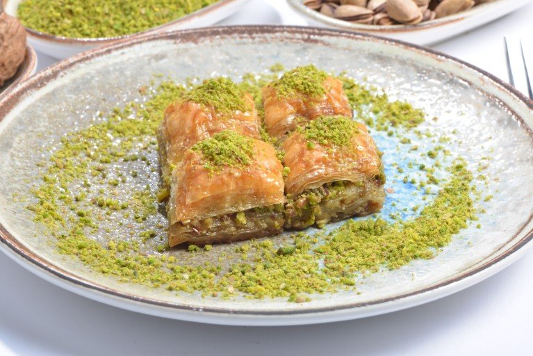 CEVIZLI FISTIKLI EV BAKLAVA DI