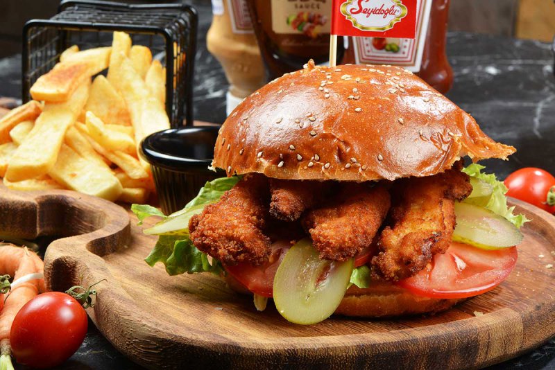 CHICKEN BURGER