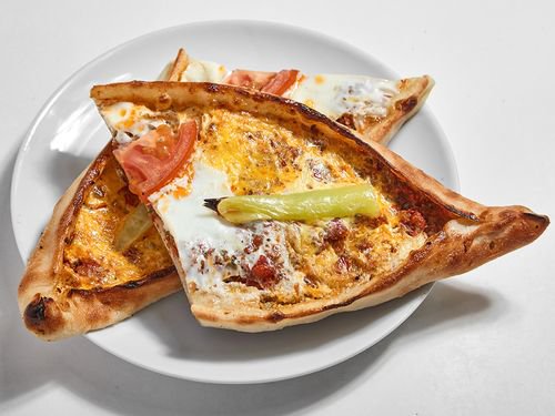 Kıymalı Yumurtalı Karadeniz Pidesi