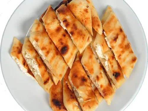 Peynirli Kır Pidesi