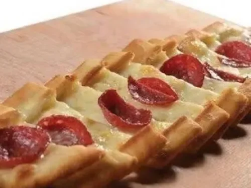 Kaşarlı Sucuklu Pide