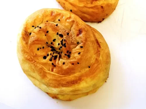 Ispanak ve Lor Peynirli Börek