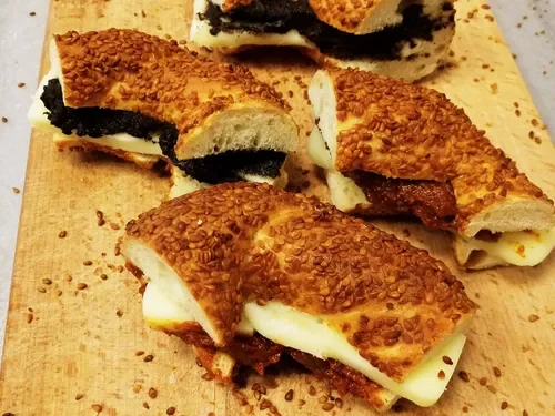 Krem Peynirli & Zeytin Ezmeli Simit