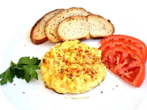 Tereyağda Çift Yumurtalı Omlet