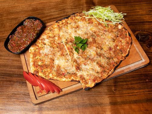 Kaşarlı Lahmacun