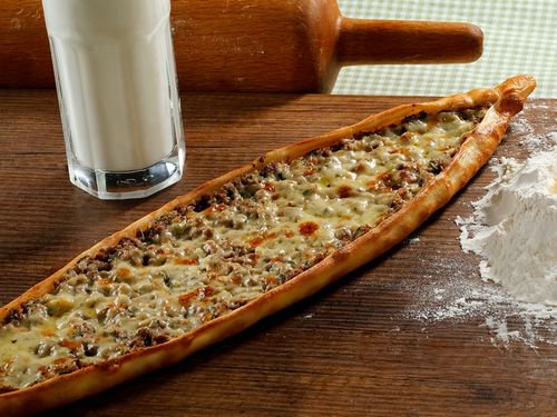 Kıymalı Kaşarlı Pide