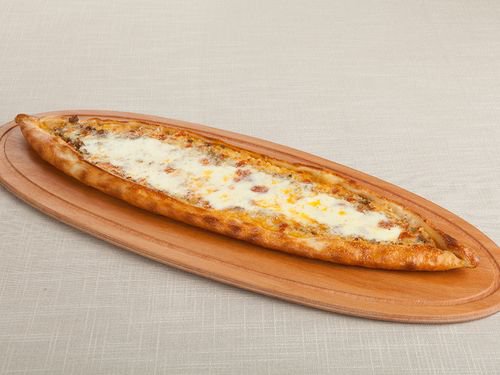 Kıymalı Patatesli Kaşarlı Pide