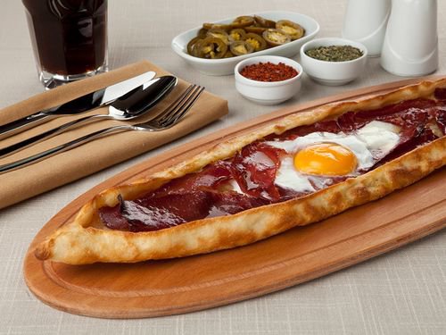 Pastırmalı Yumurtalı Pide (Açık)
