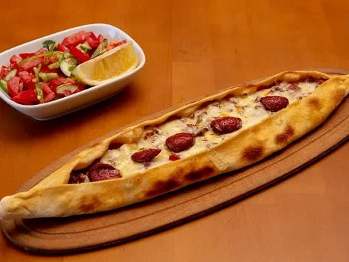 Sucuklu Kaşarlı Pide
